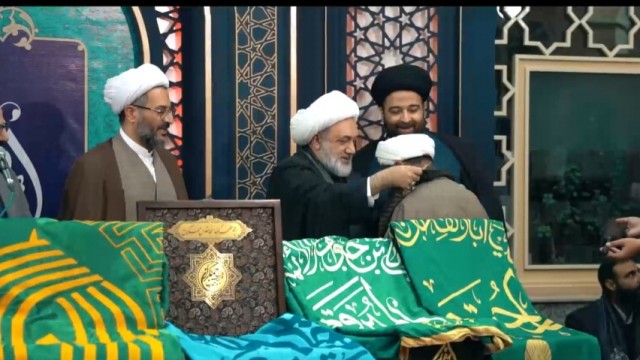  آیین غبارروبی مضجع شریف ابن الجواد حضرت موسی مبرقع علیه السلام بمناسبت رحلت آن حضرت با حضور خادمین اعتاب مقدسه